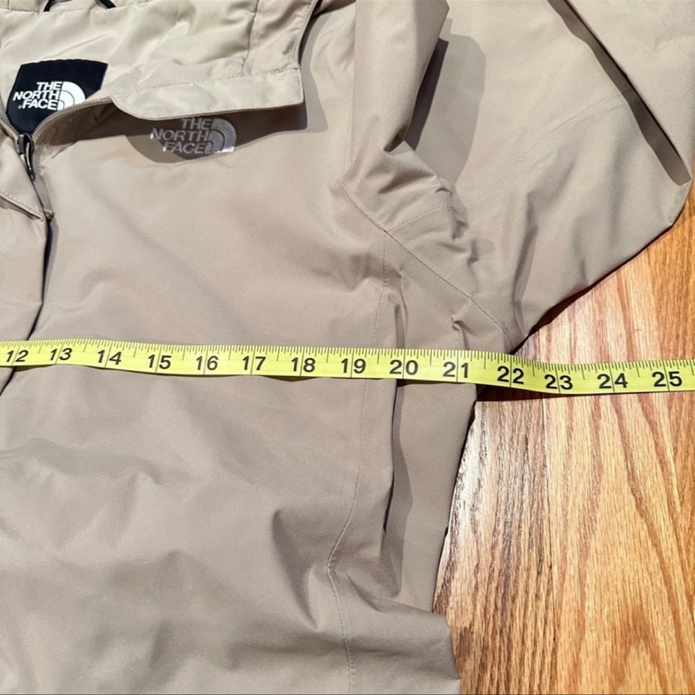 The North Face City Breeze Parka II Waterproof
Rain Jacket Large NWT - Picture 8 of 10